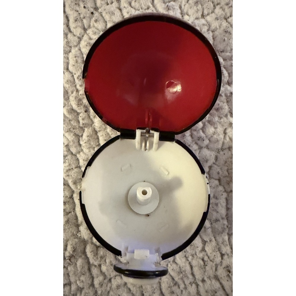 1999 Pokemon Pikachu Basic Fun Keychain w/ Pokeball Read - Picture 2 of 10